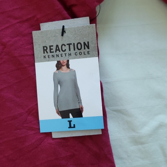 Kenneth Cole Long Seeves Cold Shoulder Top - Picture 3 of 4